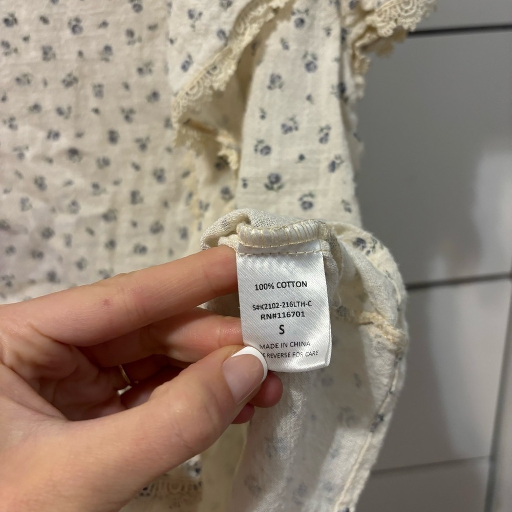 Karlie Cream Floral Flutter Sleeve Top - Picture 4 of 5